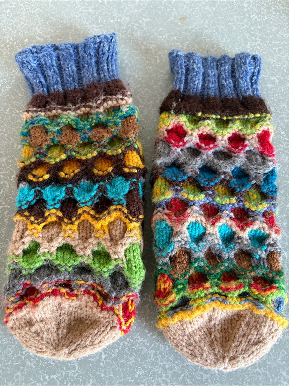 Boho style scrappy hand knit honeycomb mittens - Picture 2 of 3